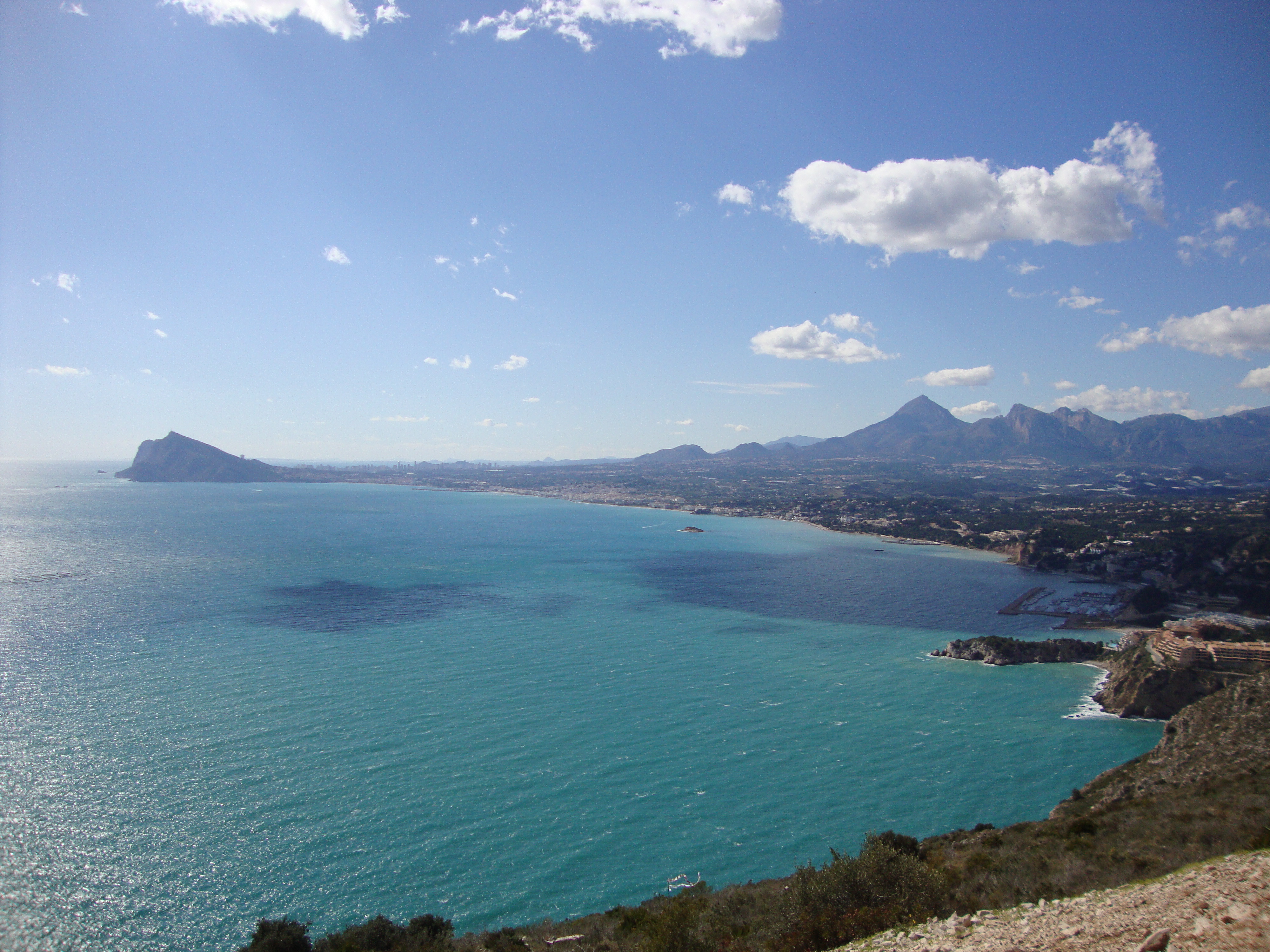 Panorámica de la bahía de Altea y el Peñón de Ifach