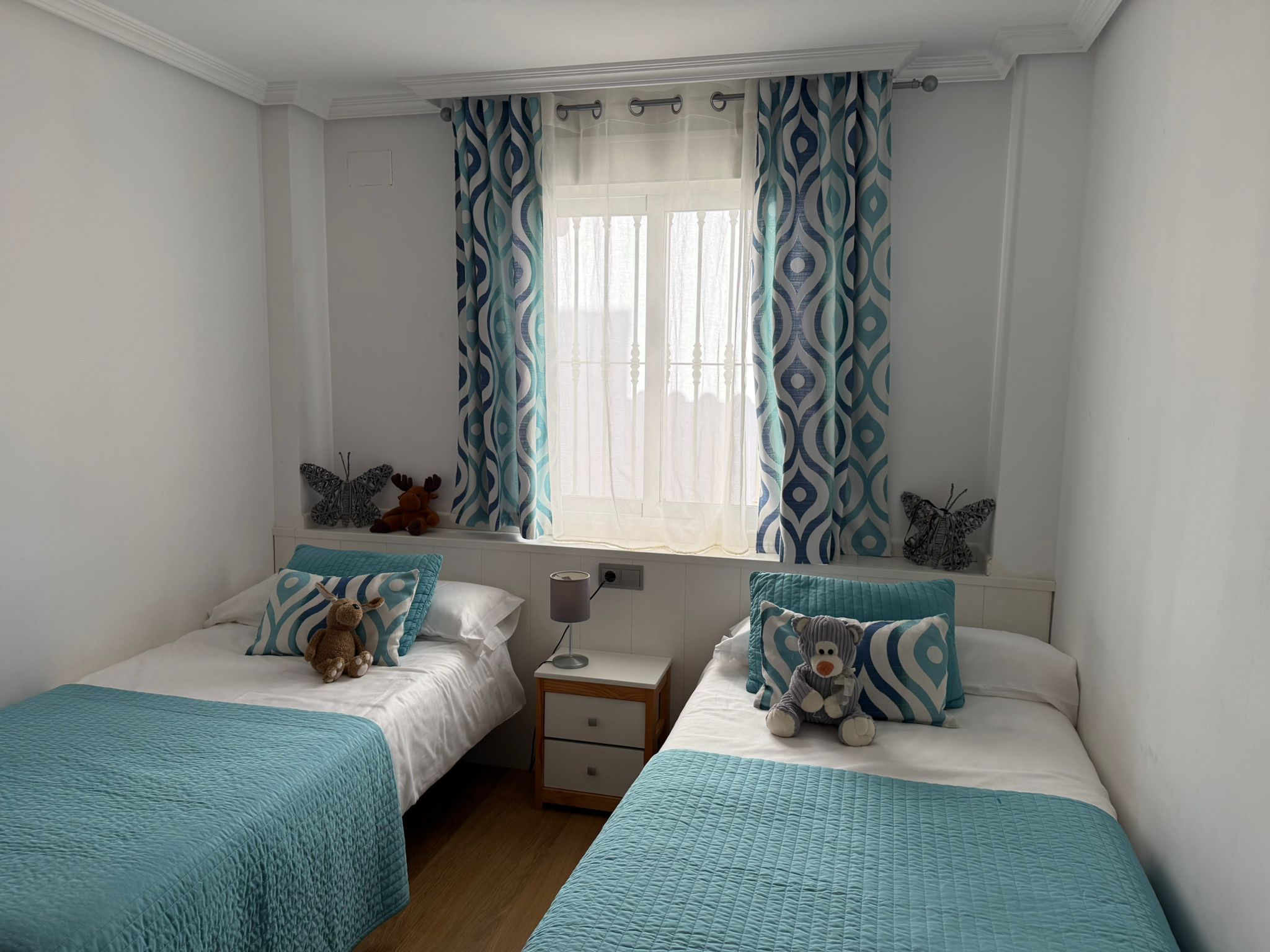 Dormitorio infantil con camas gemelas